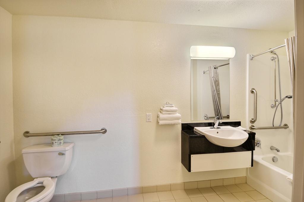 Travelodge By Wyndham Brattleboro Vt Ruang foto