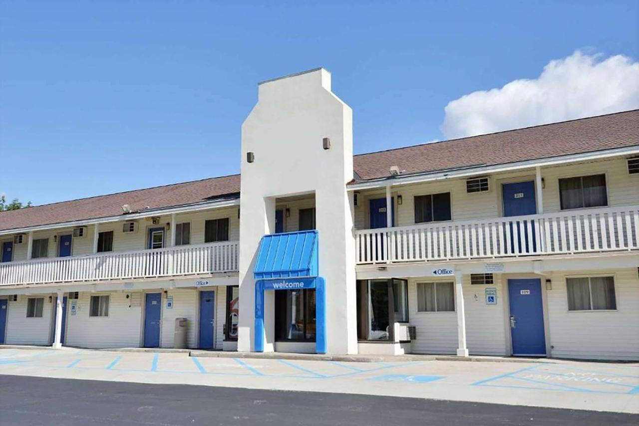 Travelodge By Wyndham Brattleboro Vt Bagian luar foto