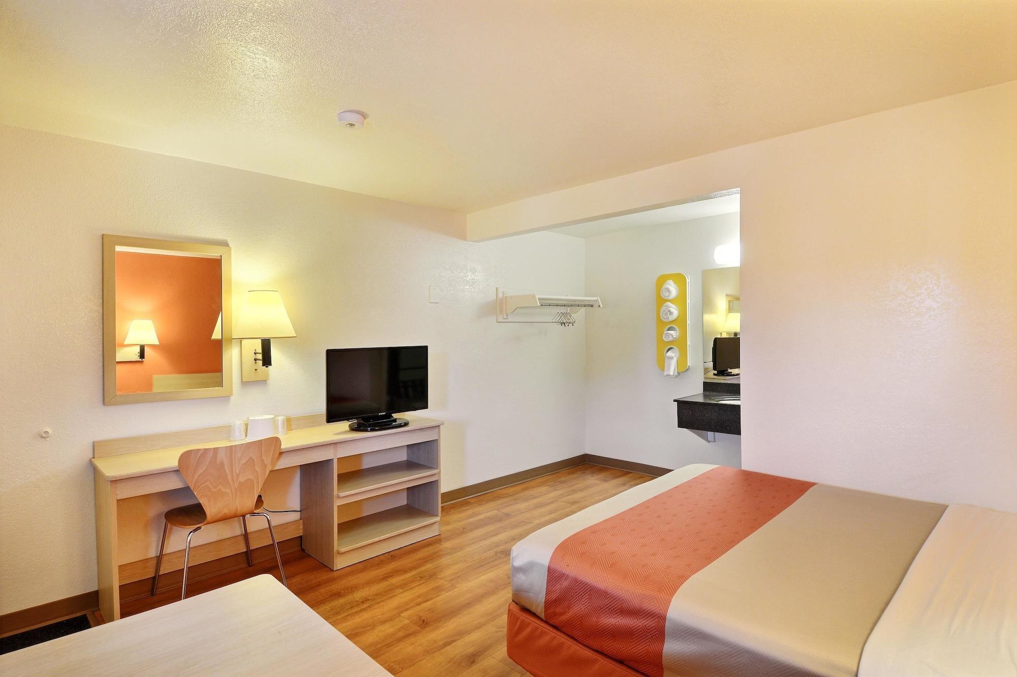Travelodge By Wyndham Brattleboro Vt Bagian luar foto