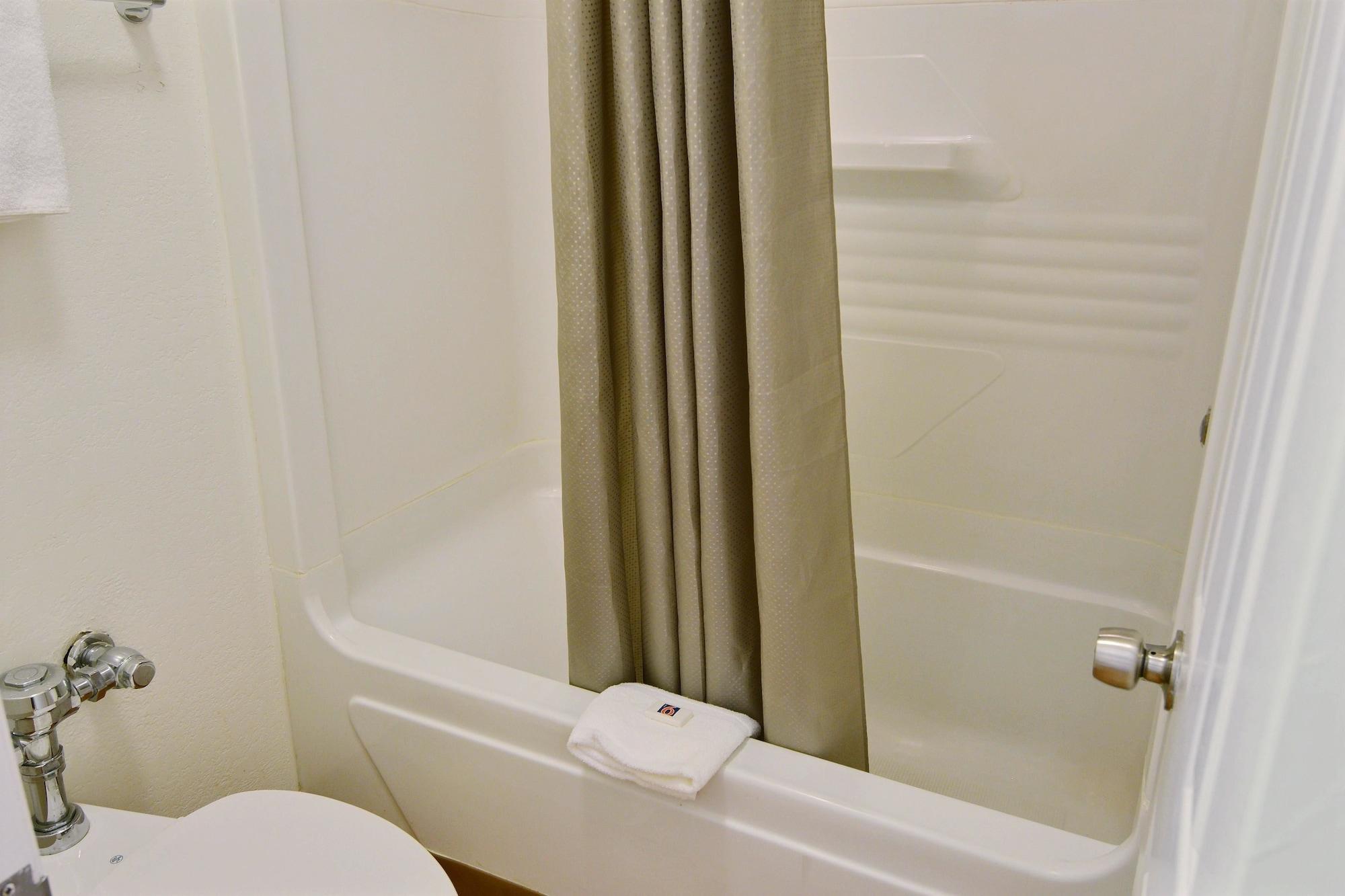 Travelodge By Wyndham Brattleboro Vt Bagian luar foto