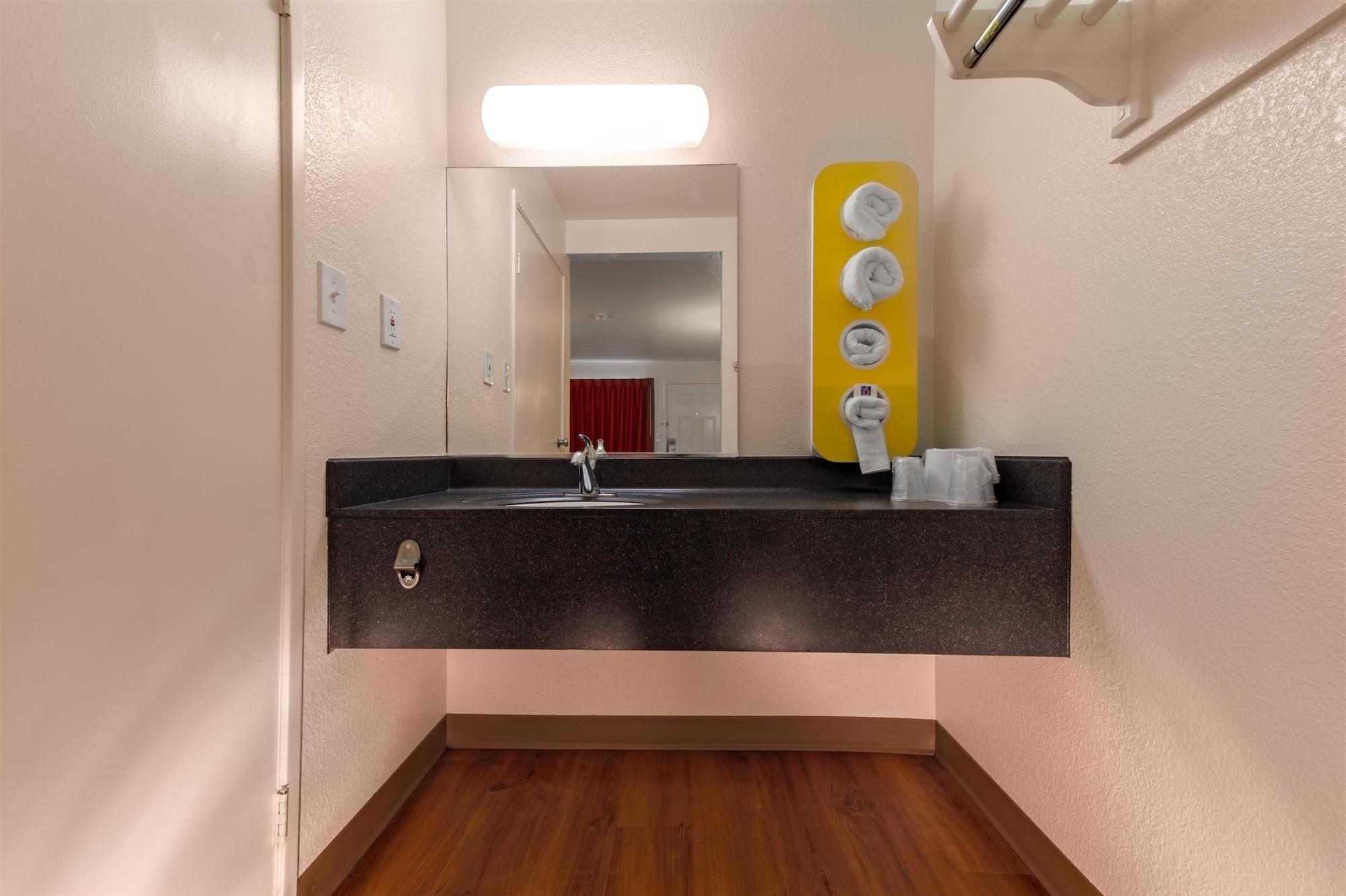 Travelodge By Wyndham Brattleboro Vt Bagian luar foto