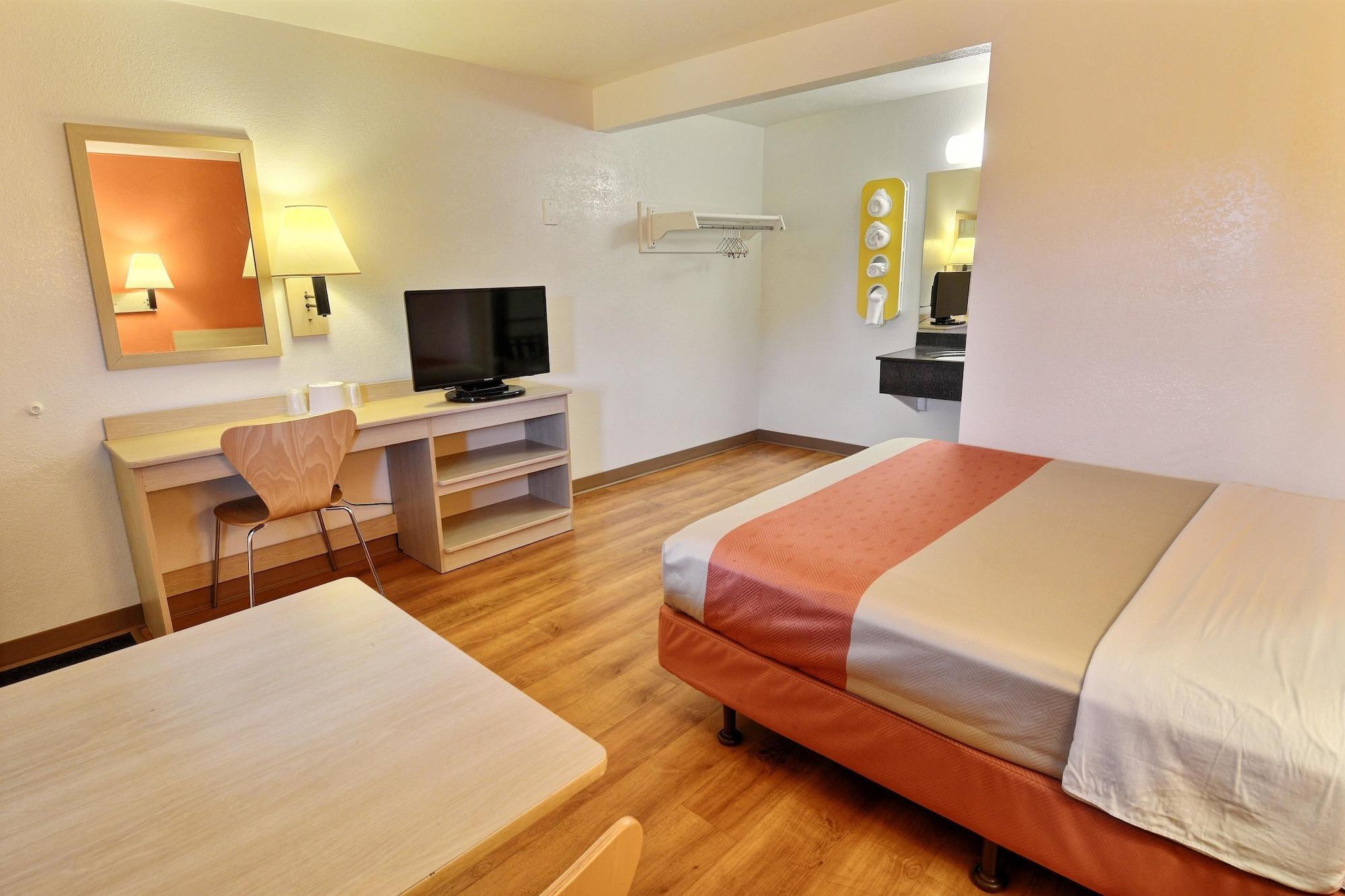 Travelodge By Wyndham Brattleboro Vt Bagian luar foto
