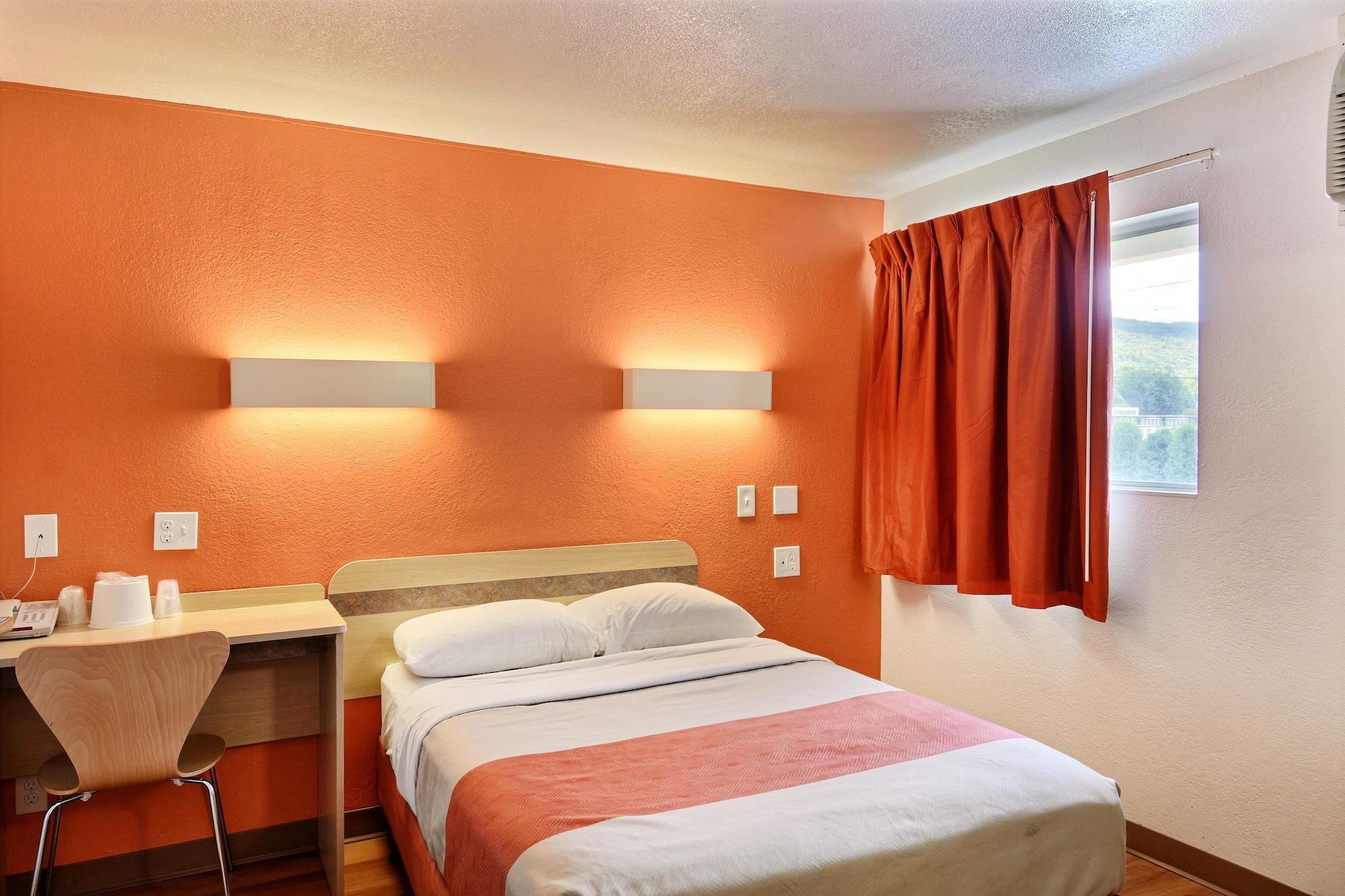 Travelodge By Wyndham Brattleboro Vt Bagian luar foto