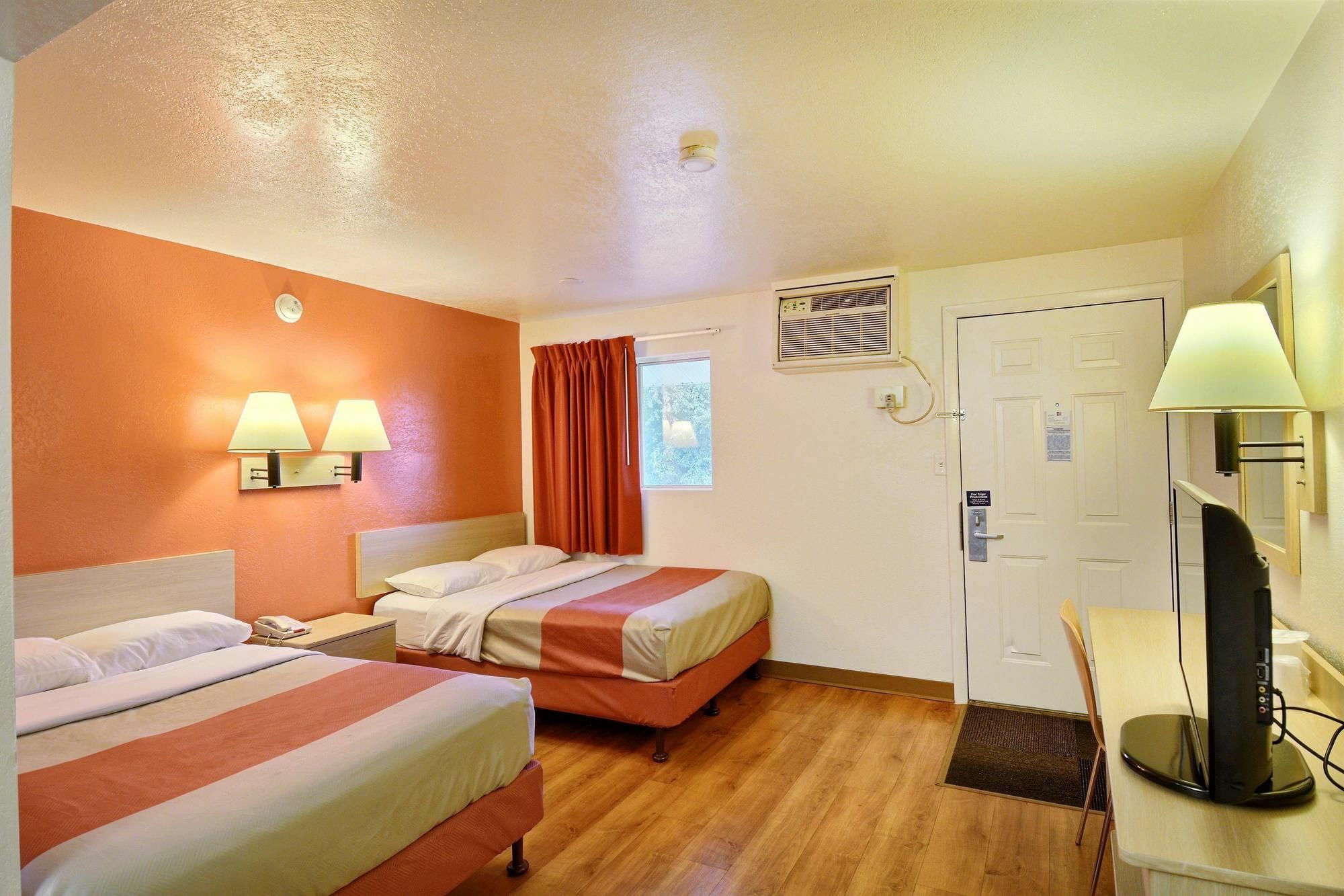 Travelodge By Wyndham Brattleboro Vt Bagian luar foto